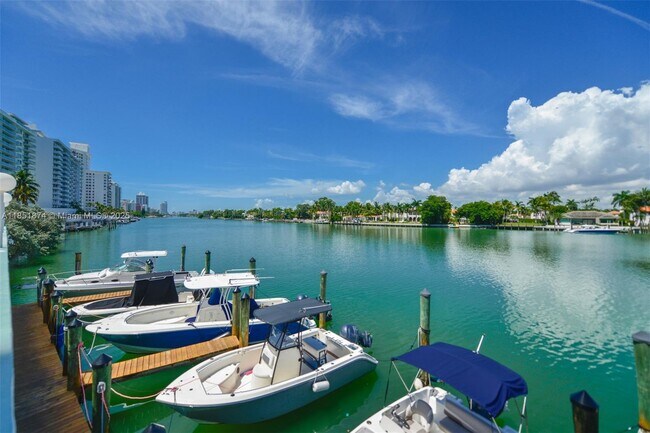 Building Photo - 5838 Collins Ave
