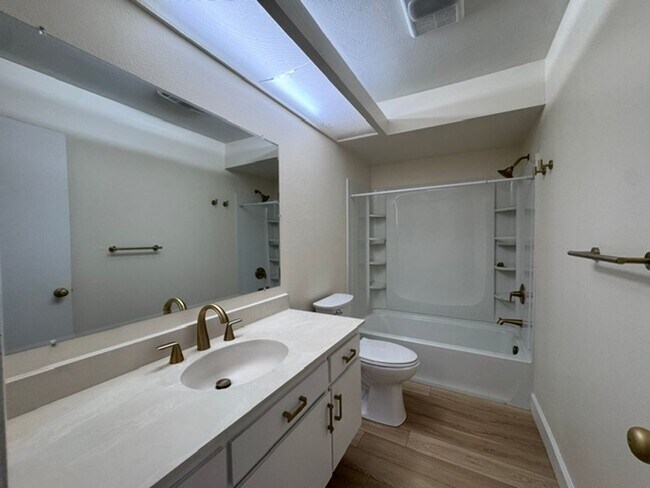 Building Photo - 576 N Bellflower Blvd