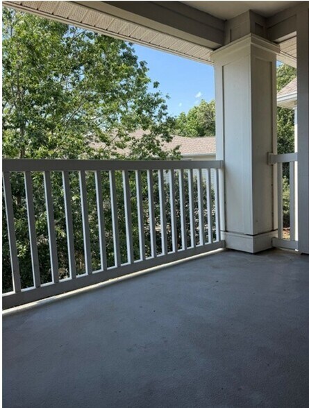 Patio - 700 Daniel Ellis Dr