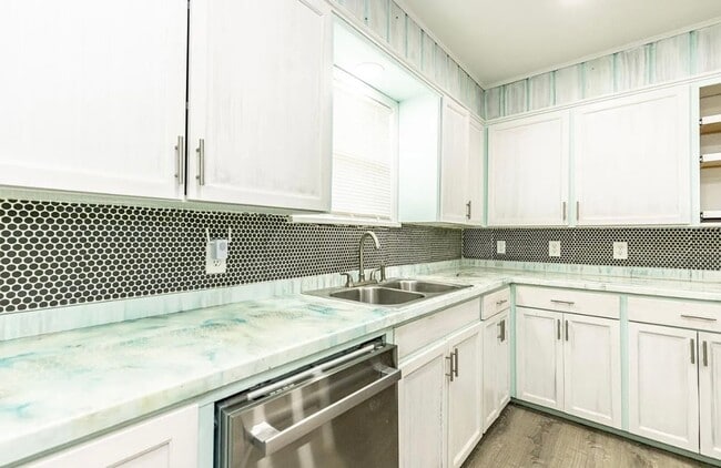 Building Photo - Spacious 4 bedroom 2 bathroom close to Texas Tech!