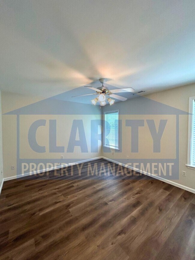 Building Photo - Three-bedroom townhome in Chattanooga!