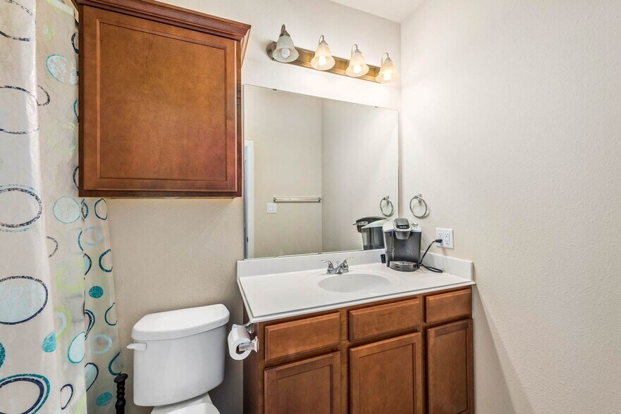 Building Photo - $500 Off 1st Month's Rent! August 2026 Pre-lease! Gorgeous 4 Bed, 4 Bath in Beautiful Lakeridge!