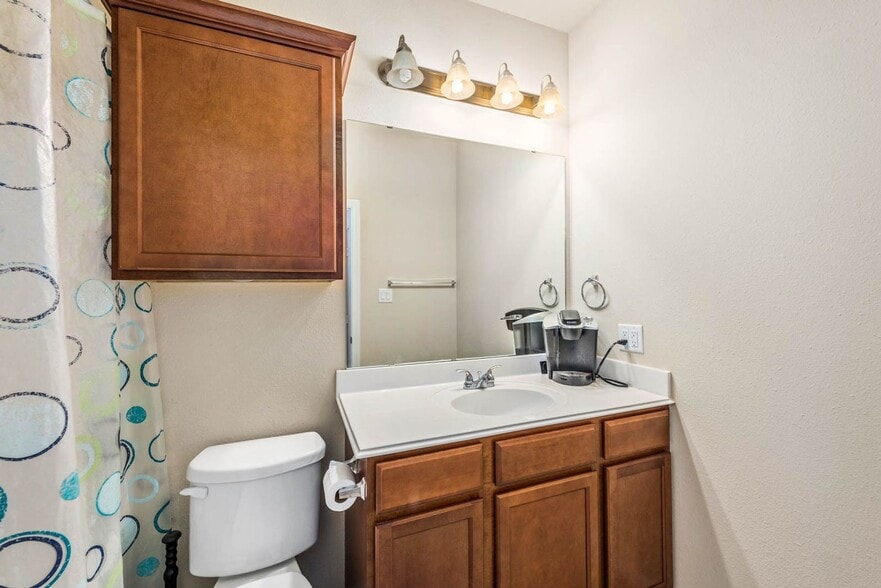 Building Photo - $500 Off 1st Month's Rent! August 2026 Pre-lease! Gorgeous 4 Bed, 4.5 Bath in Beautiful Lakeridge!