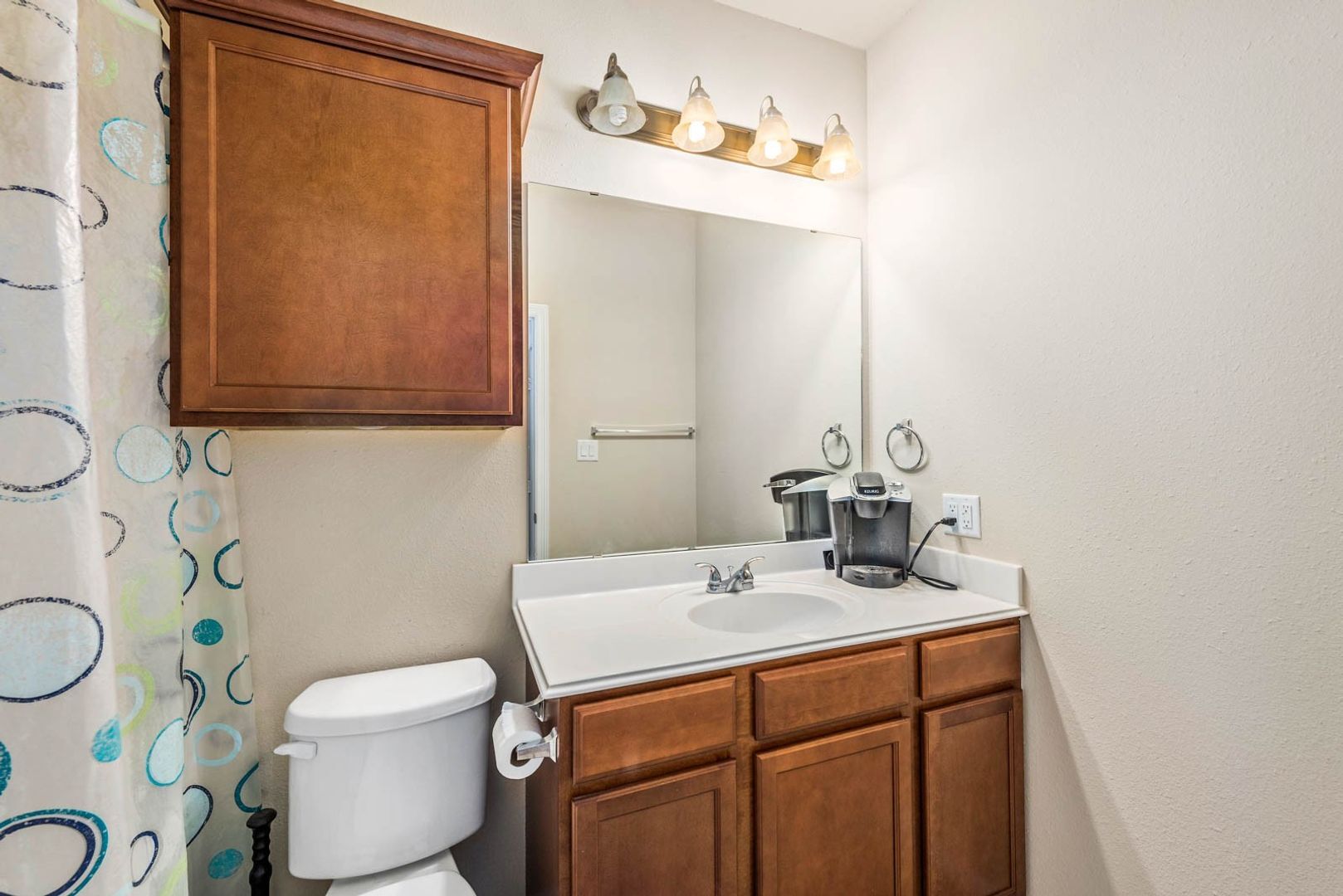 Building Photo - Gorgeous 3 Bed, 3 Bath in Beautiful Lakeridge!