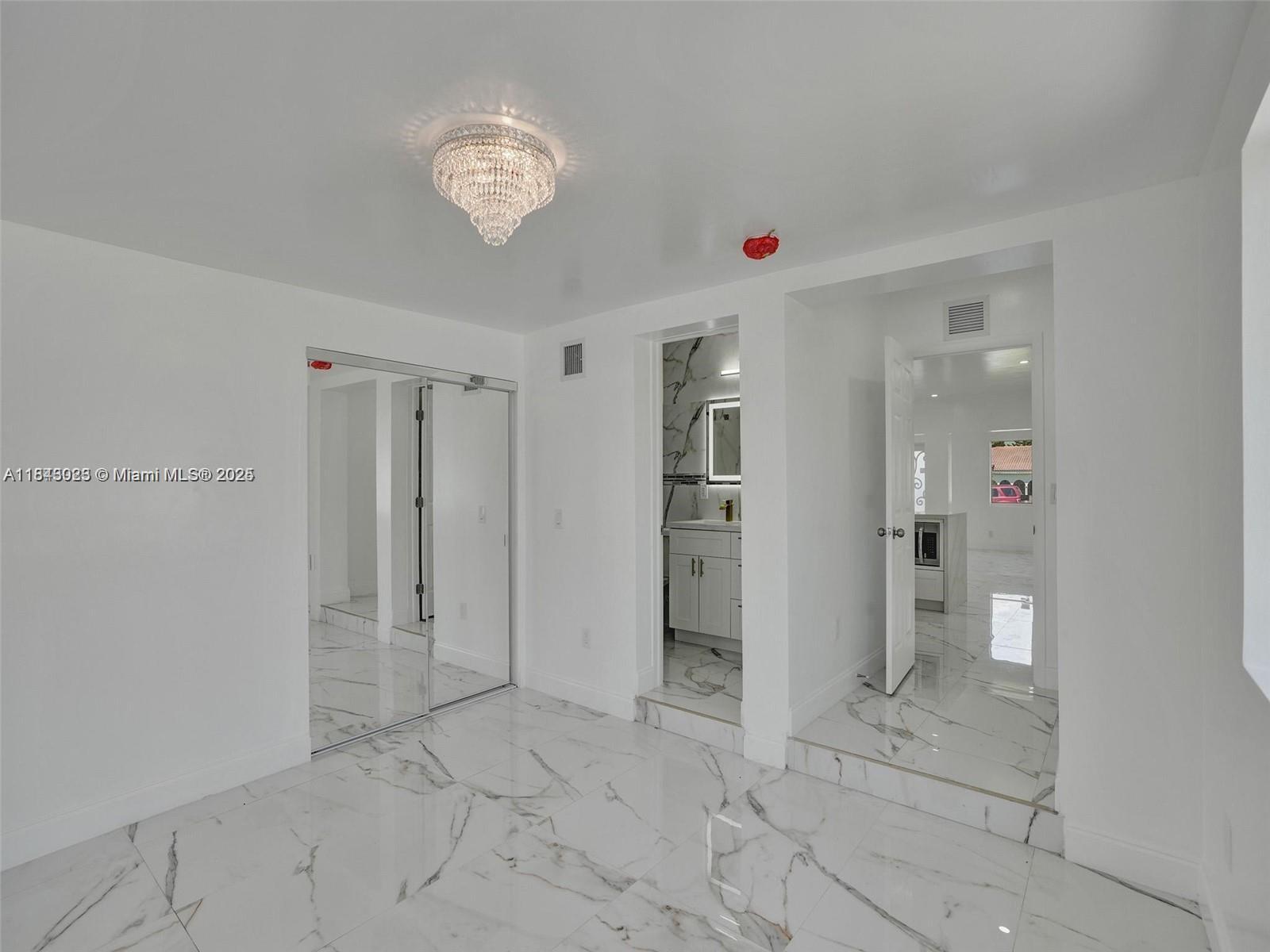 Building Photo - 11011 NE 9th Ct