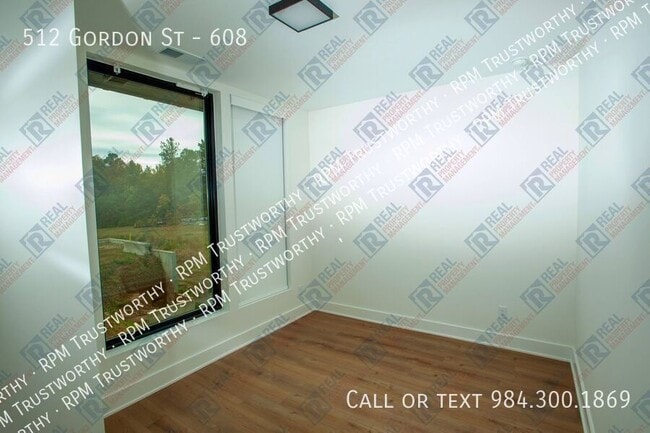 Building Photo - 512 Gordon St