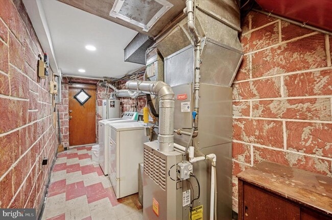 Building Photo - 6322 Mershon St