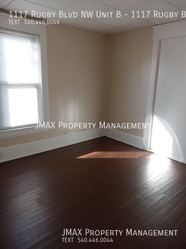 Building Photo - 1117 Rugby Blvd NW