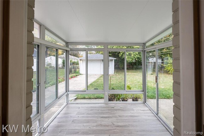 Building Photo - 1316 Lyons Ave