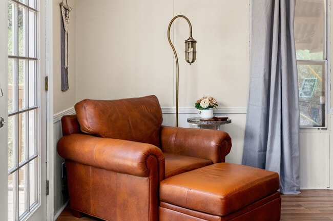 Building Photo - 705 Firefly Dr