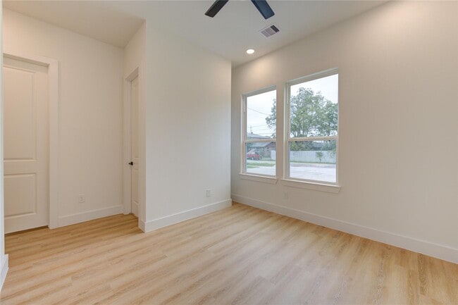 Building Photo - 4029 Knoxville St