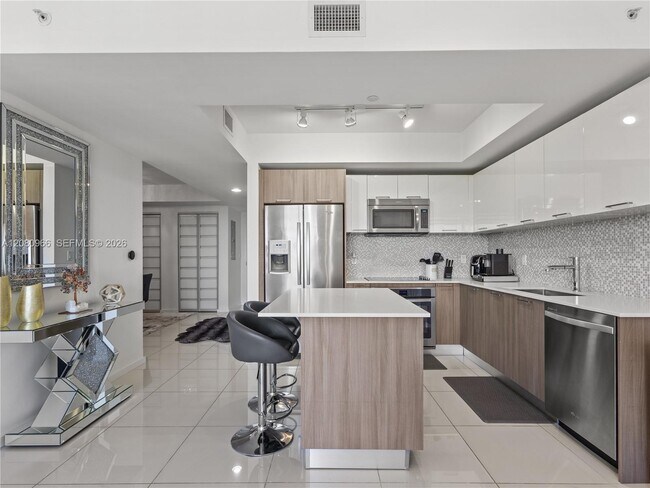 Building Photo - 5252 NW 85th Ave