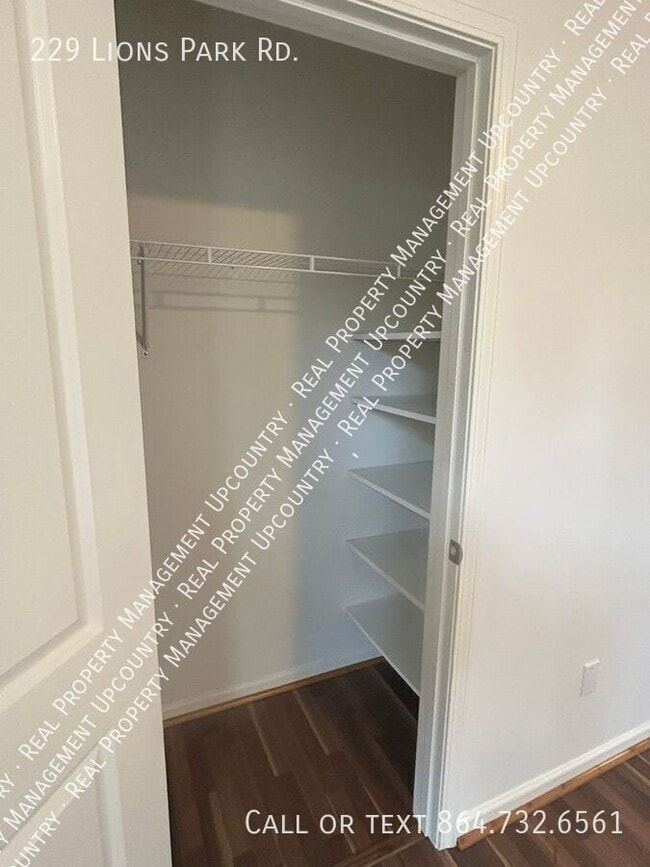 Building Photo - 229 Lions Park Rd