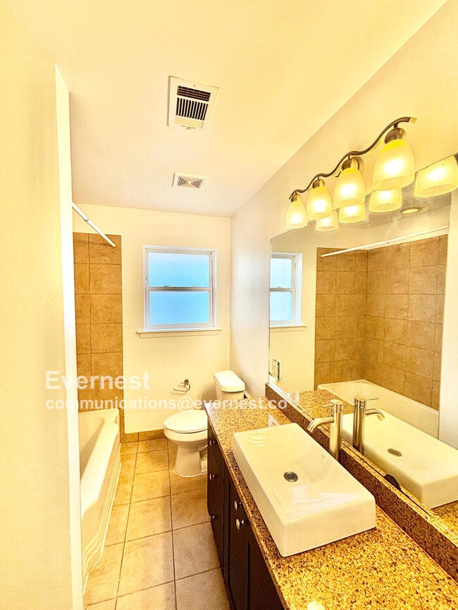 Building Photo - 6226 Saratoga Cir