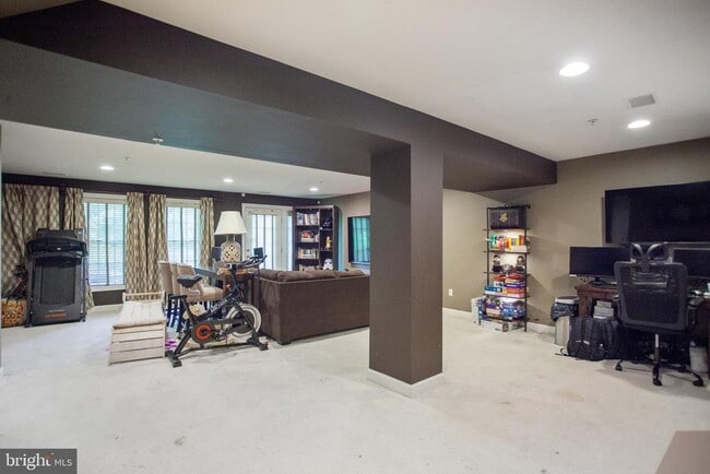 Building Photo - 361 Village Way