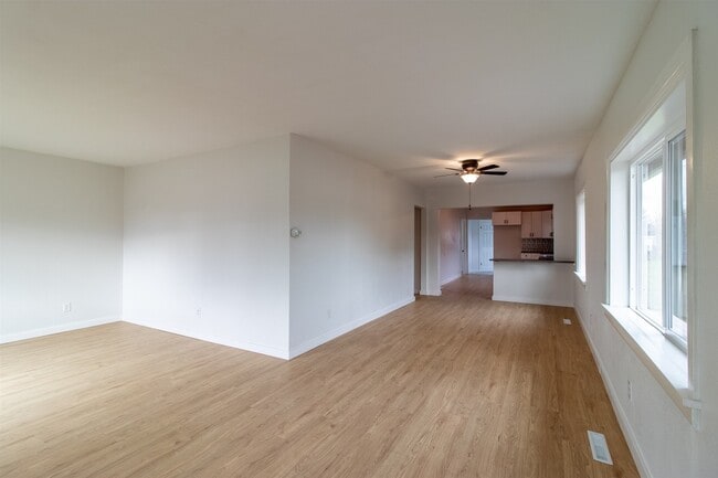 Building Photo - 1731 E Sanson Ave