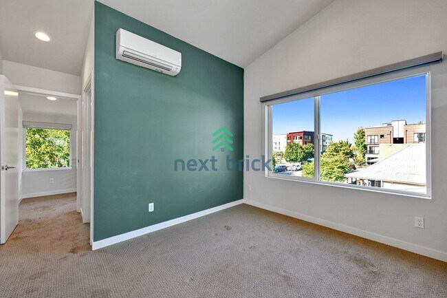 Building Photo - Stylish 2 Bed 2 bath Townhome for Rent