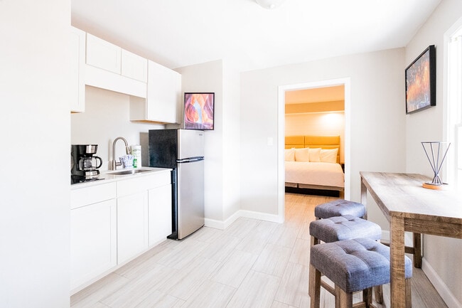 Building Photo - 300 10th Ave N