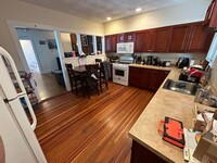 Building Photo - Huge 4 bed near the Red Line in Quincy.