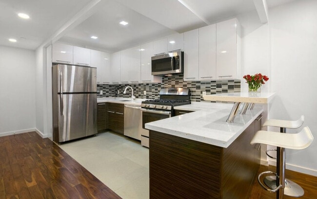 Building Photo - 77 E 110th St