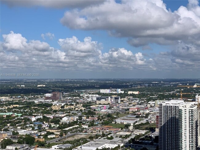 Building Photo - 851 NE 1st Ave