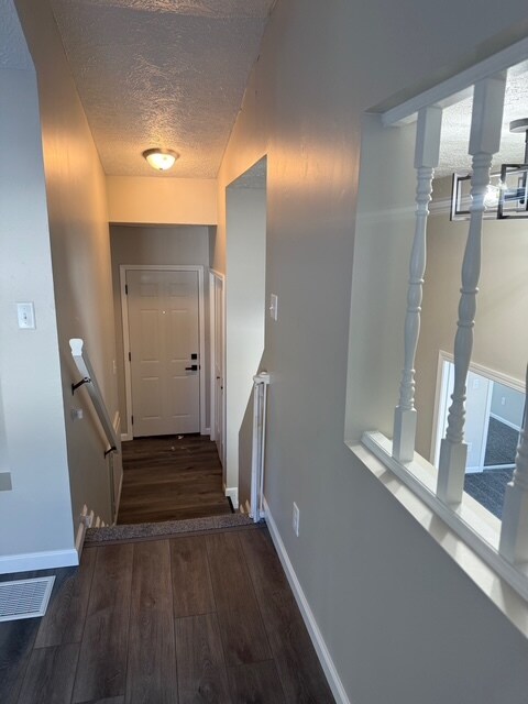 Building Photo - 2 Bedroom 2 Bath