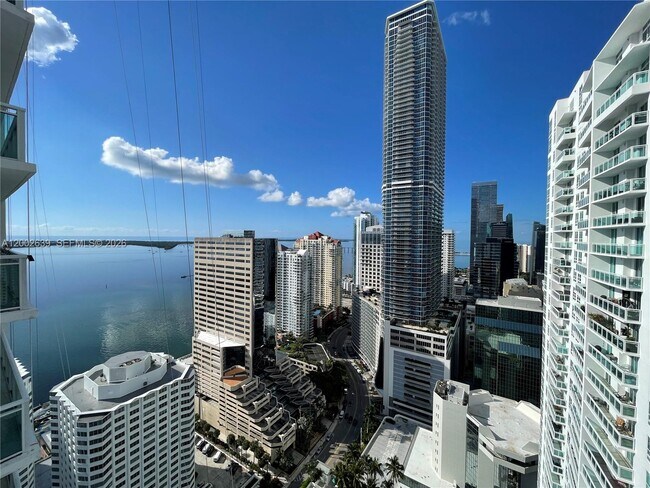 Building Photo - 950 Brickell Bay Dr