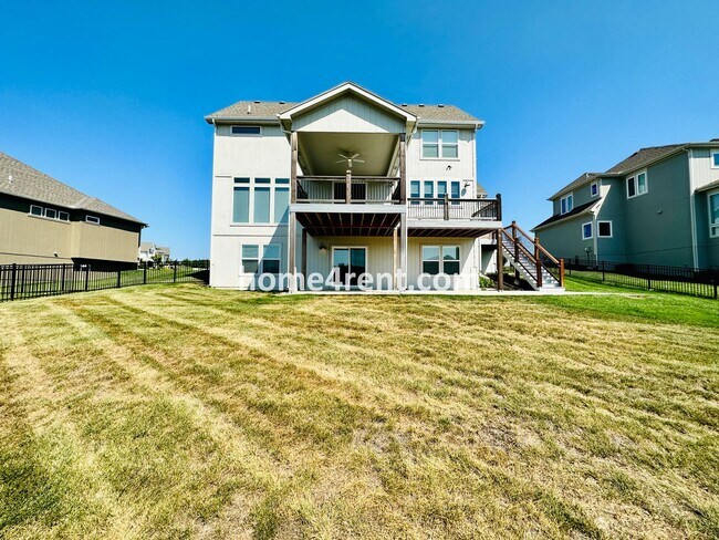 Building Photo - Exceptional Olathe Home in the Cedar Creek Subdivision w/ Wood Floors and a Finished Basment!
