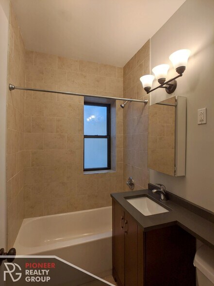 Building Photo - 4616 N Paulina St