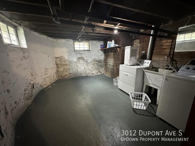 Building Photo - 3012 Dupont Ave S