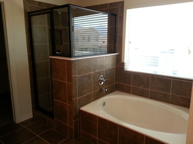 Building Photo - Sandstone Ranch Estates Refrig A/C 4 bed, 3 bath Home with Many Extras!