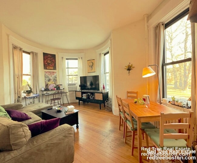 Building Photo - 583 Beacon St