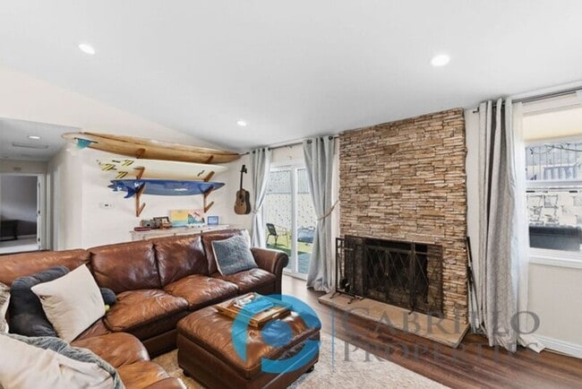 Building Photo - 2047 Finch Ln