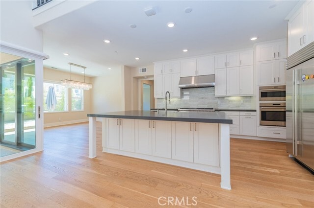 Building Photo - 60 Ray