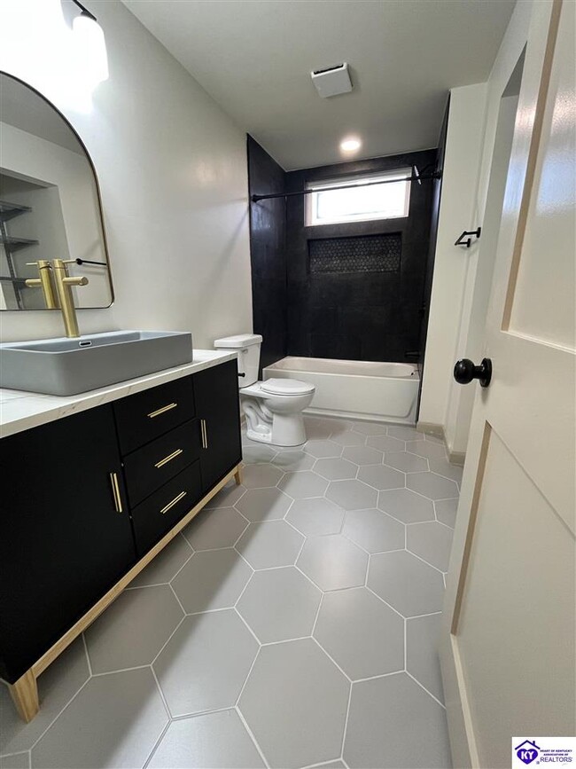 Building Photo - 1003 W Vine St