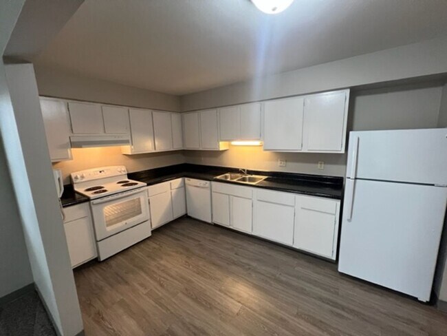 Building Photo - 2609 Irving Ct