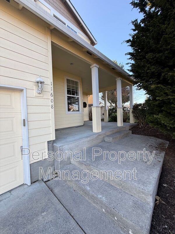 Building Photo - 11608 NE 2nd Ave