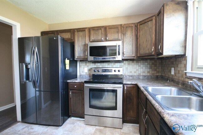 Building Photo - 6206 NW Angus Cir