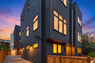 Building Photo - 3638 Greenwood Ave N