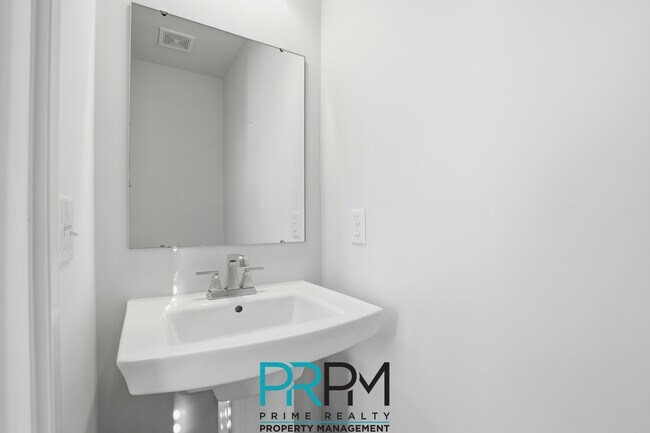 Building Photo - 49 Itasca Dr