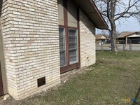 Building Photo - 2405 Shoemaker Dr