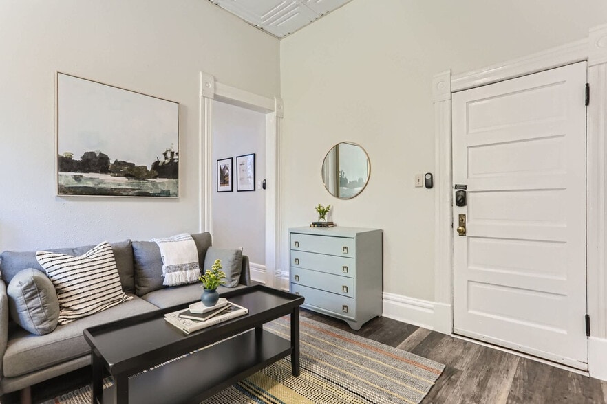 Primary Photo - 2805 E 16th Ave