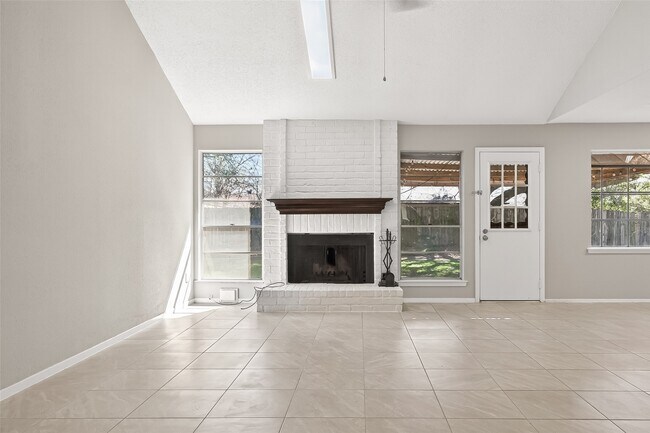 Building Photo - 927 Comstock Springs Dr