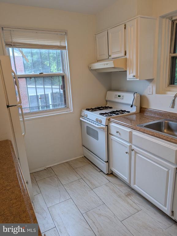 Building Photo - 2323 Gaylord Dr