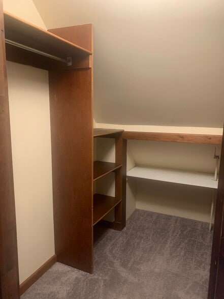 Walk-In Closet - 219 E End Ave