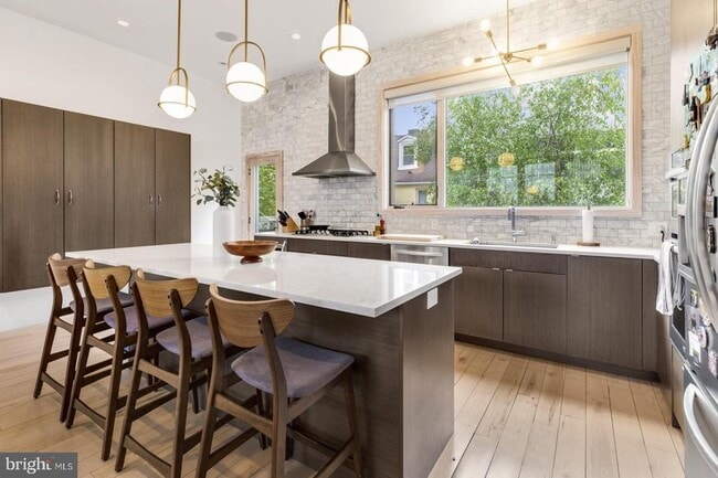 Building Photo - 1108 N Bodine St