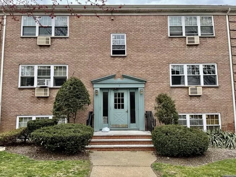 Primary Photo - 138 Clinton Pl