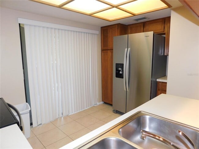 Building Photo - 250 Woodlake Wynde