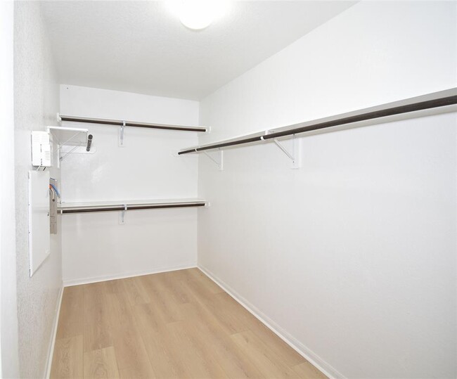 Building Photo - 24034 Schults Meadow Ln