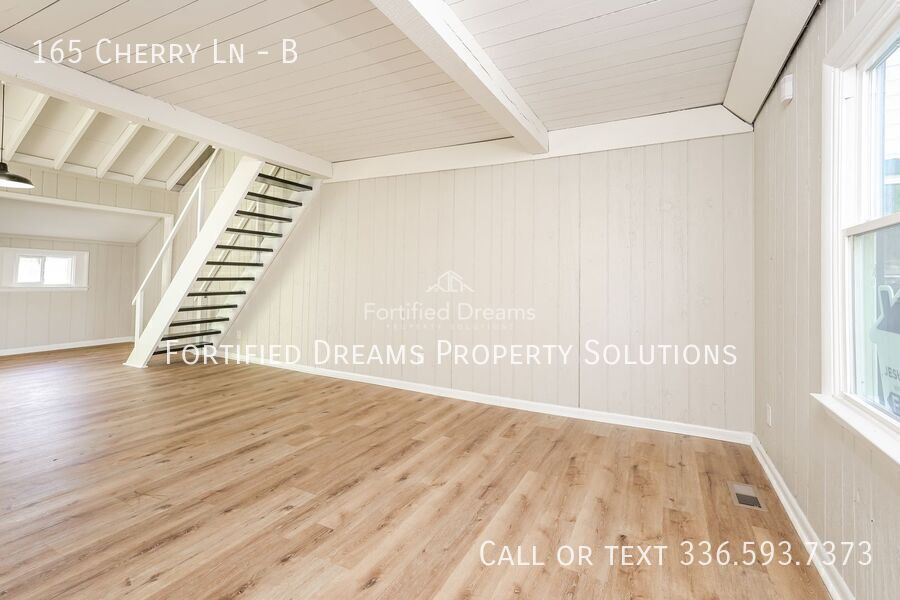 Building Photo - 165 Cherry Ln